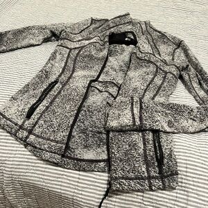 Lululemon size 6 black-and-white jacket great shape fits well